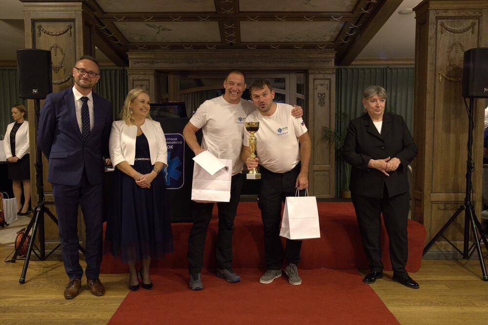 podelitev pokala reševalcem