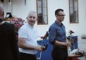 direktor dr. Aleksander Stepanović in vodja zdravstvene nega Primož režek ob prejemu županove zahvale